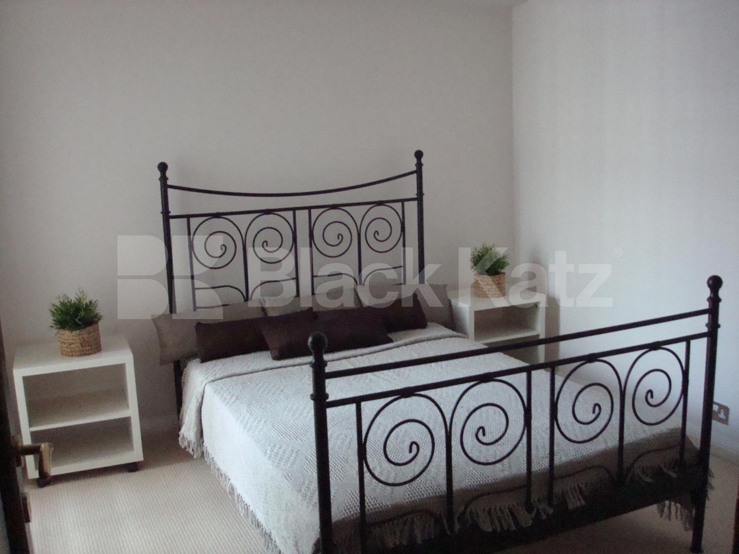 			new instruction, 3 Bedroom, 1 bath, 1 reception Flat			 Gloucester Place, MARYLEBONE